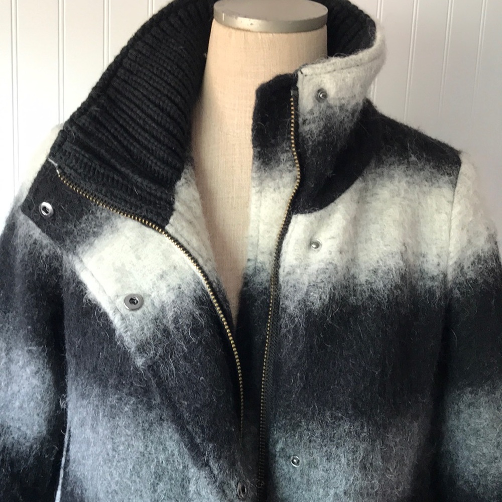 BANANA REPUBLIC Ombre Striped Jacket - Picture 4 of 12